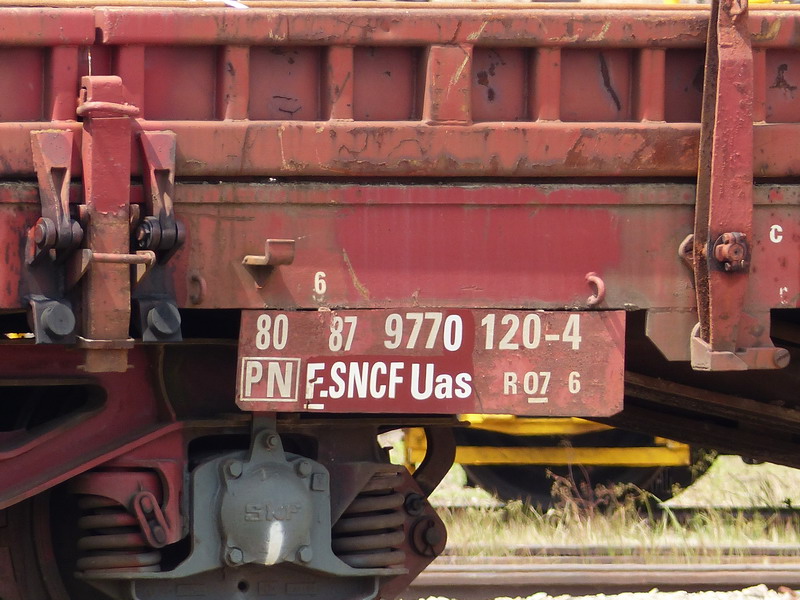 80 87 977 0 120-4 Uas R07 6 F SNCF-PN (2014-05-31 Crem DV13 St Pierre des Corps) (2).jpg