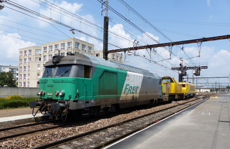 67410 (2014-06-18 gare de St Pierre des Corps) + 60175 + 22288 (1).jpg