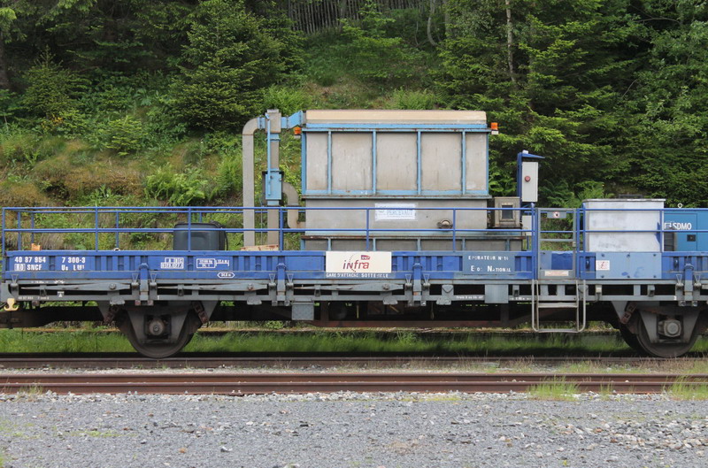 40 87 954 7 300-3 Us L86 1 SNCF-RO (2014-06-17 gare du Lioran).jpg