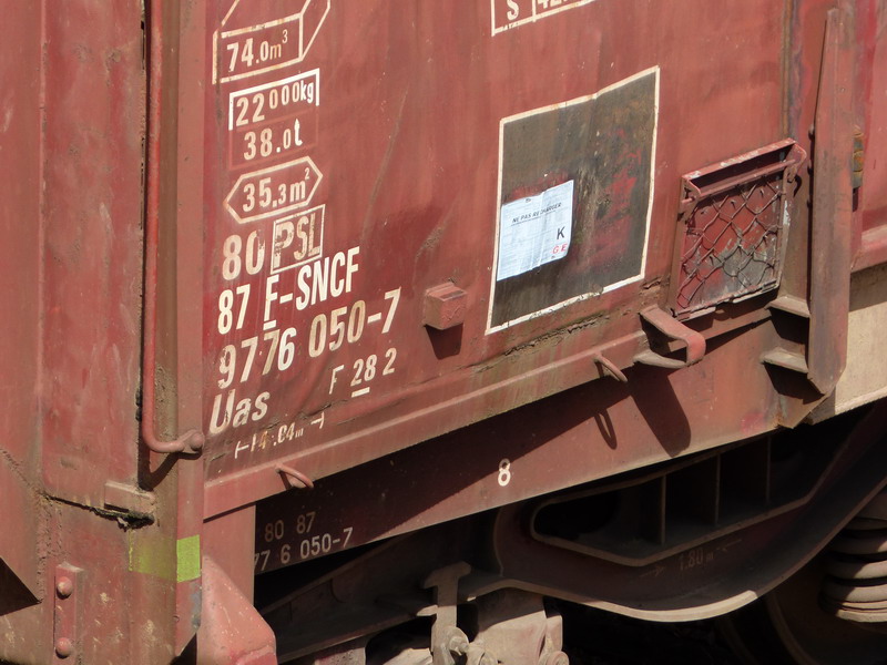 80 87 977 6 050-7 Uas F28 2 F SNCF-PSL (2014-04-08 St Pierre des Corps) (2).jpg