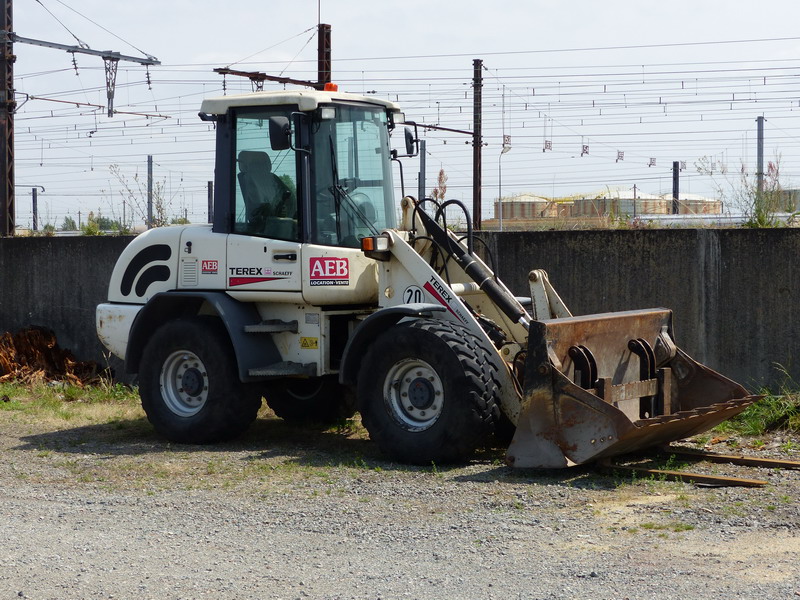 TEREX Schaeff SKL 834 N°1228 (2014-07-19 Infrapôple LGV A SPC) (1).JPG