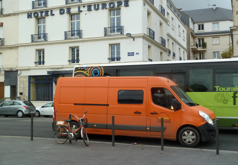 Colas Rail (2014-11-17 Tours) Renault Master.jpg