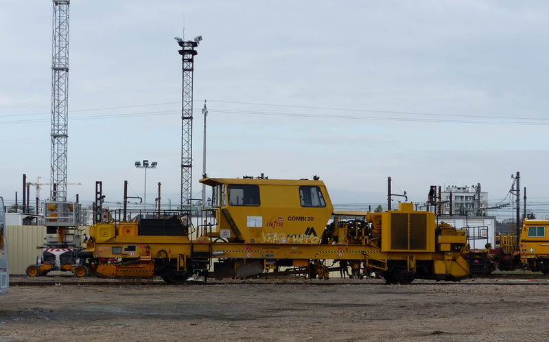 99 87 9 128 057-6 Combi 20 SNCF-INFRA-TR (2014-11-22 Crem de SPDC) (1).jpg