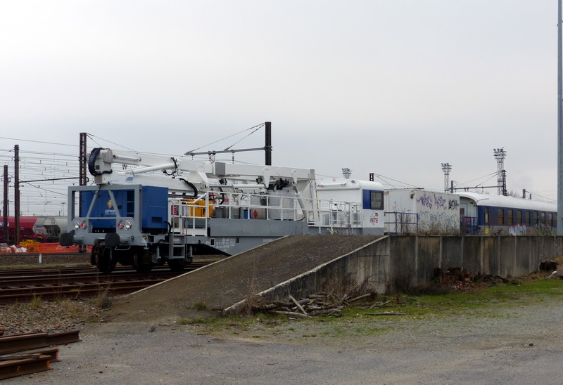 80 87 979 9 301-7 Uas W42 2 F SNCF-RO (2014-11-30 Infrapôle LGV A de SPDC) PF6 (4).jpg