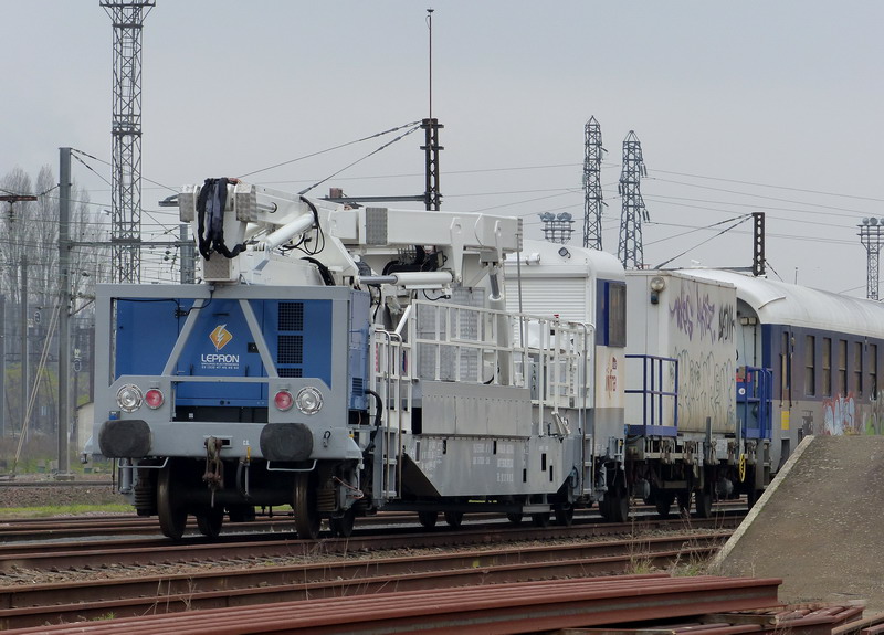 80 87 979 9 301-7 Uas W42 2 F SNCF-RO (2014-11-30 Infrapôle LGV A de SPDC) PF6 (1).jpg