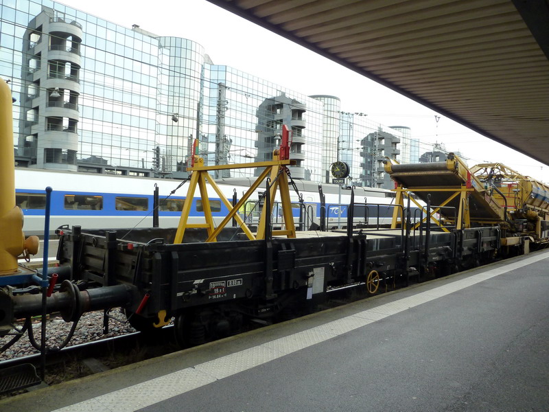 99 87 9 383 733-2 R16 TSO (2015-01-27 gare de Tours) (1).jpg