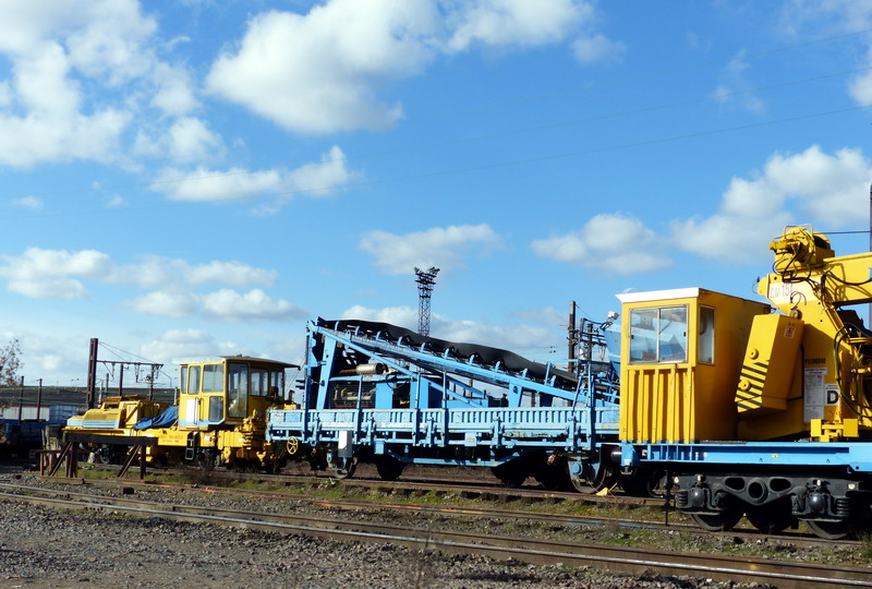 (11) 99 87 938 3 530-2 Wagon trémie bull.jpg
