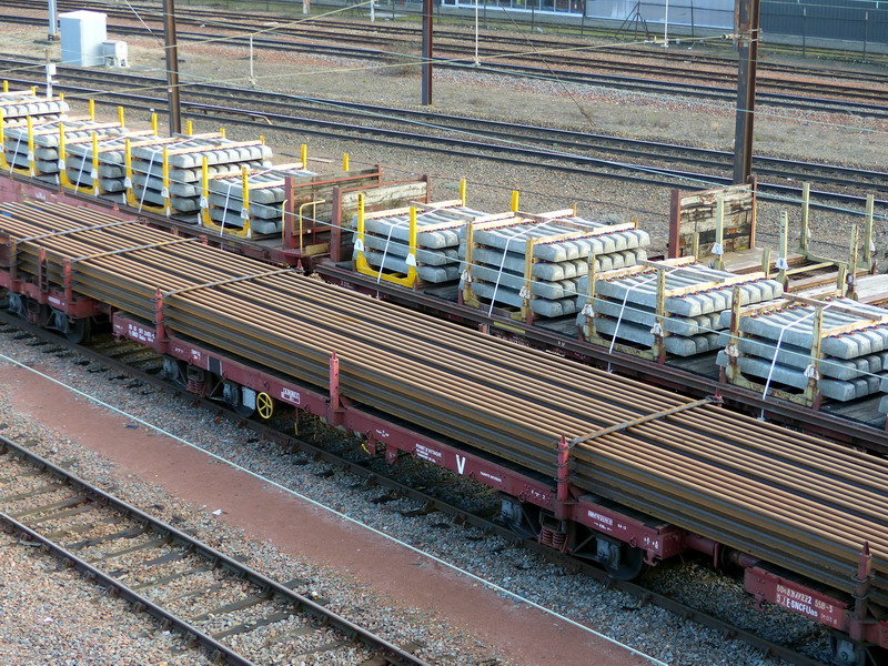 80 87 977 2 492-5 Uaks S03 6 F SNCF (2015-01-25 SPDC) (1).jpg