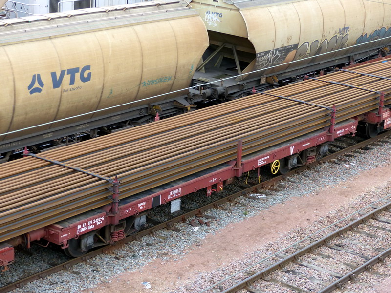 80 87 977 2 492-5 Uaks S03 6 F SNCF (2015-01-21 SPDC) (1).jpg