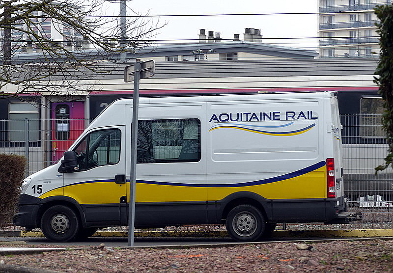 IVECO Daily CR-077-NX (2015-03-09 Tours) Aquitaine Rail n°15 (1).jpg