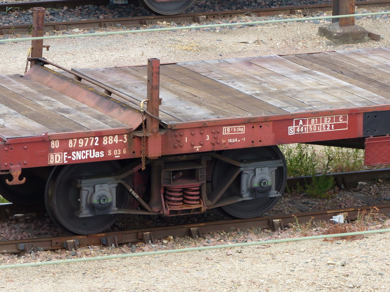 80 87 977 2 884-3 Uas S03 6 F SNCF-BD (2014-05-06 St Pierre des Corps) (2).jpg