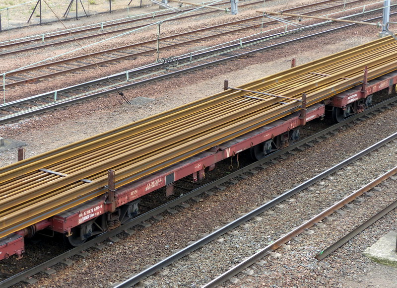 80 87 977 2 690-4 Uas S06 3 F SNCF-BD (2014-05-06 St Pierre des Corps) LRS N°30.jpg