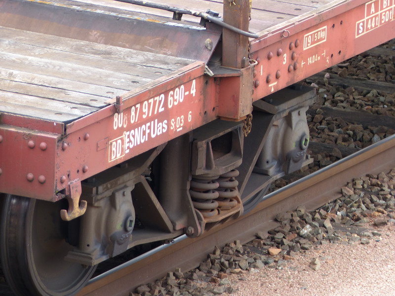 80 87 977 2 690-4 Uas S06 3 F SNCF-BD (2014-06-03 St Pierre des Corps) LRS N°30 (4).jpg