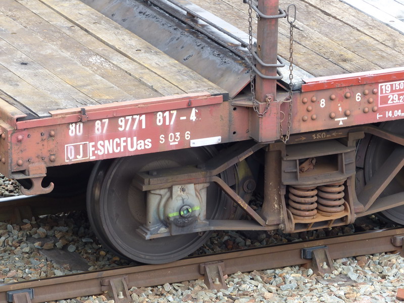 80 87 977 1 817-4 Uas S03 6 F SNCF-DJ (2014-06-03 St Pierre des Corps) (2).jpg