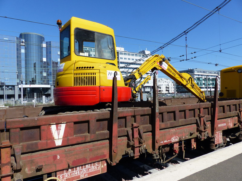 80 87 978 2 578-9 Uas S39 2 SNCF-PSL (2015-04-08 Tours) + Airman AX 50 (3).jpg