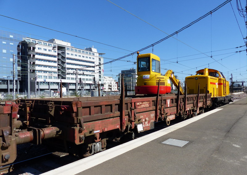 80 87 978 2 578-9 Uas S39 2 SNCF-PSL (2015-04-08 Tours) + Airman AX 50 (1).jpg