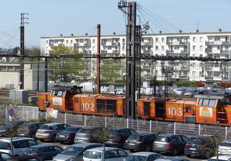 G 1000 BB 500 1826 (2015-04-09 gare de SPDC) 92 87 0001 022-8 F-COLRA -Colas Rail 102 + 103.jpg