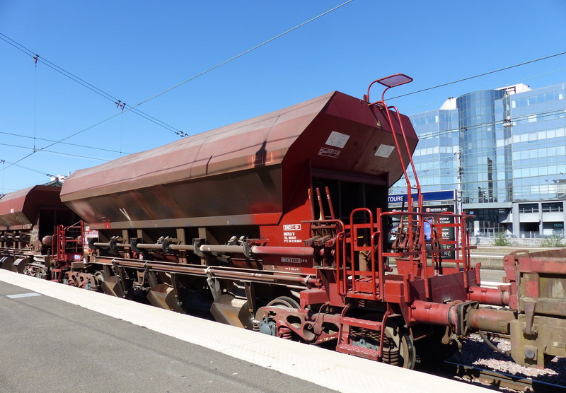 80 87 977 9 110-6 Uas D12 6 F SNCF-PSL (2015-04-08 Tours) (3).jpg