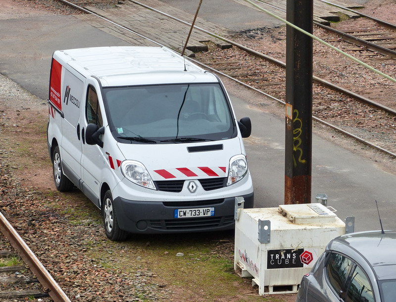 Renault Trafic dci 115 extra CW-733-VP (2015-04-16 Tours) (2).jpg