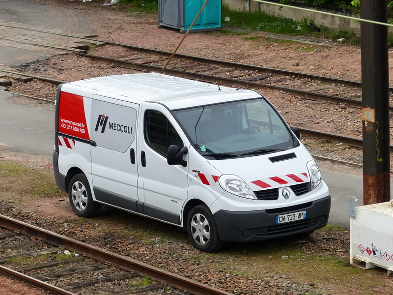 Renault Trafic dci 115 extra CW-733-VP (2015-04-16 Tours) (1).jpg