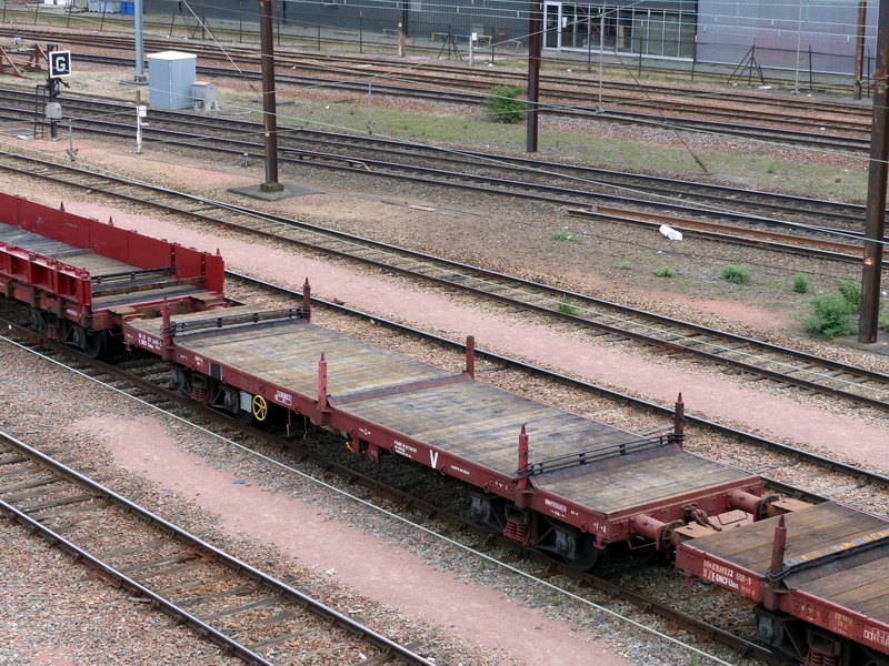 80 87 977 2 492-5 Uaks S03 6 F SNCF (2015-04-16 SPDC) (3).jpg