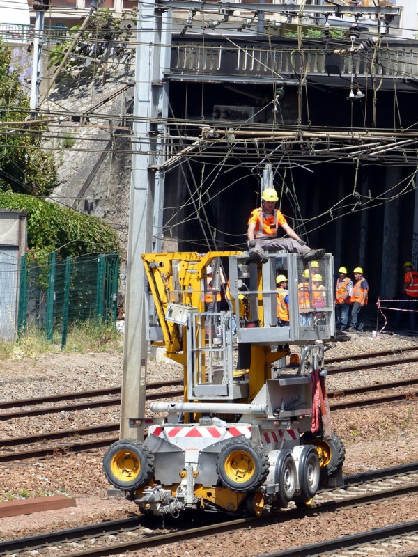 4'Axe 06.83xxx SNCF-TR 27 (2015-07-11 Tours) (2).jpg