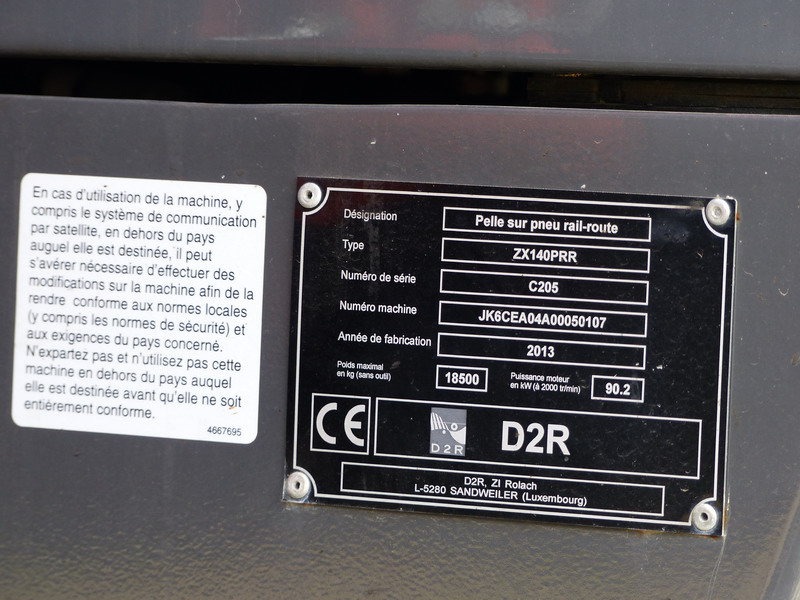 Hitachi D 2R Type ZX 140 PRR (2015-07-14 gare de Neuillé Pont-Pierre) AVF TP (10).jpg