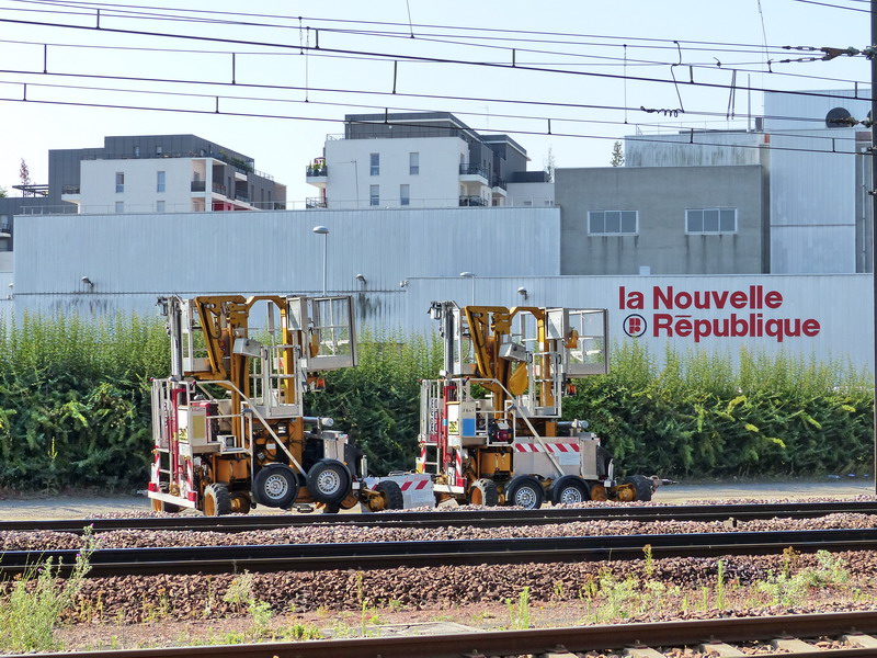 4'Axe 06.83xxx SNCF-TR 27 (2015-07-16 Tours) (1) + TR 61.jpg