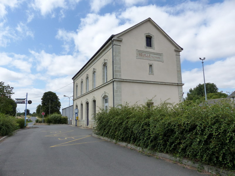 (2) gare de Neuillé Pont-Pierre (1).jpg