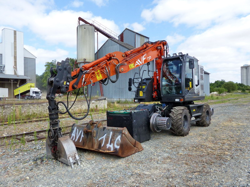 (6) Hitachi D 2R Type ZX 140 PRR AVF TP.jpg