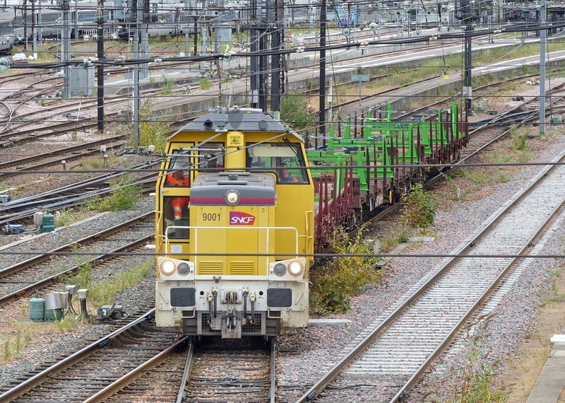 Y.9001 (2015-07-22 gare de Tours) (2).jpg