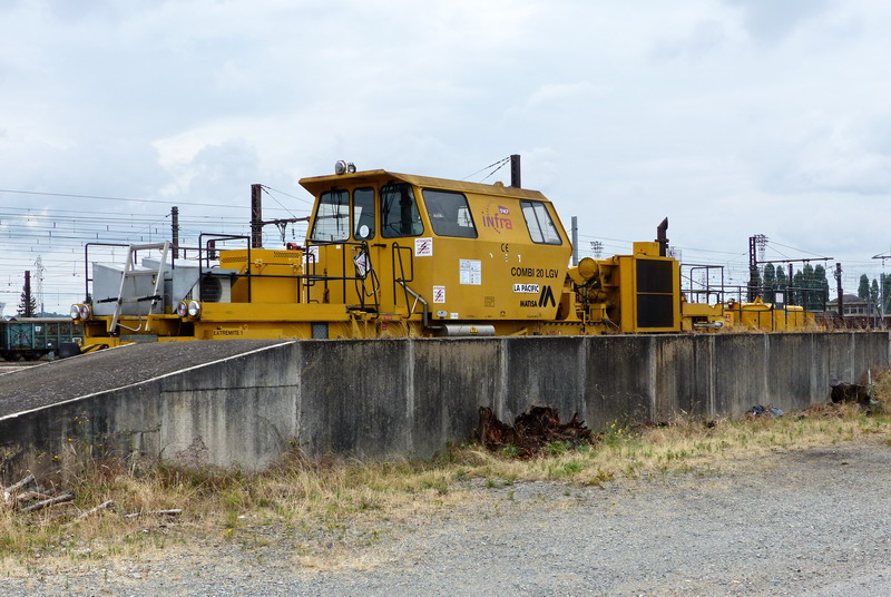 99 87 9 128 321-6 Combi 20 LGV (2015-08-09 Infrapôle LGV A SPDC) (9).jpg