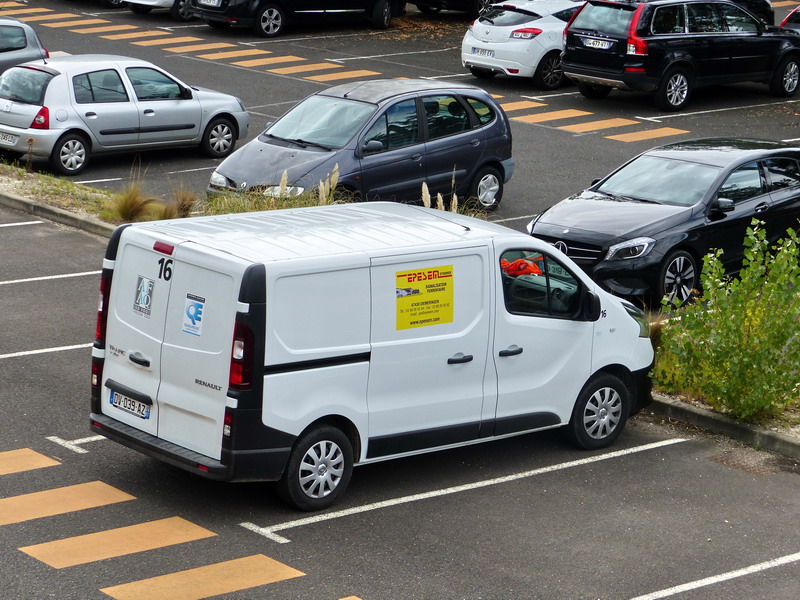 Renault Trafic dCi 120 energy (2015-09-04 SPDC) DV-039-AZ - 67 (1).jpg