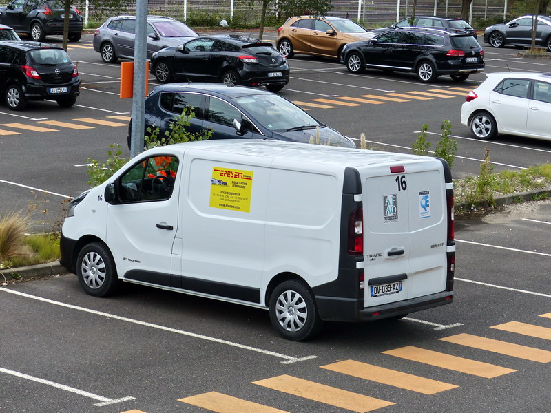 Renault Trafic dCi 120 energy (2015-09-04 SPDC) DV-039-AZ - 67 (5).jpg