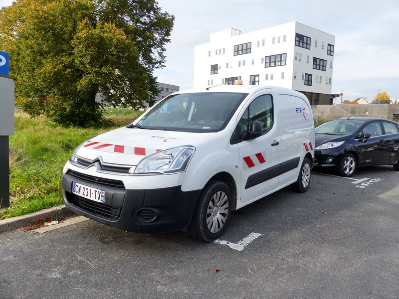 Citrôen Berlingo CW-231-TX (2015-10-24 SPDC) (1).jpg