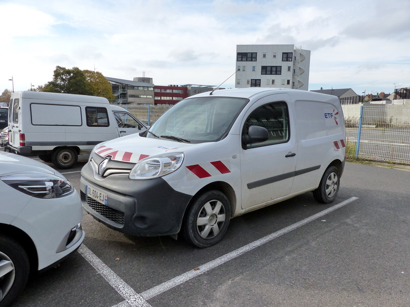 Renault Kangoo DL-604-EJ (2015-10-24 SPDC) (1).jpg