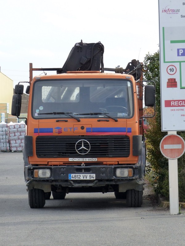 Mercedes-Benz 4812 VV 94 (2015-10-24 ETF SPDC) (2).jpg