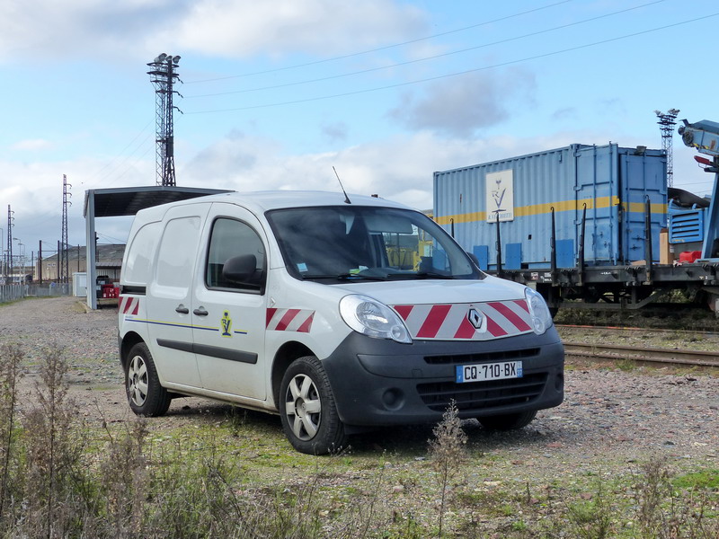 Renault CQ-710-BX (2015-11-18 SPDC) (1).jpg