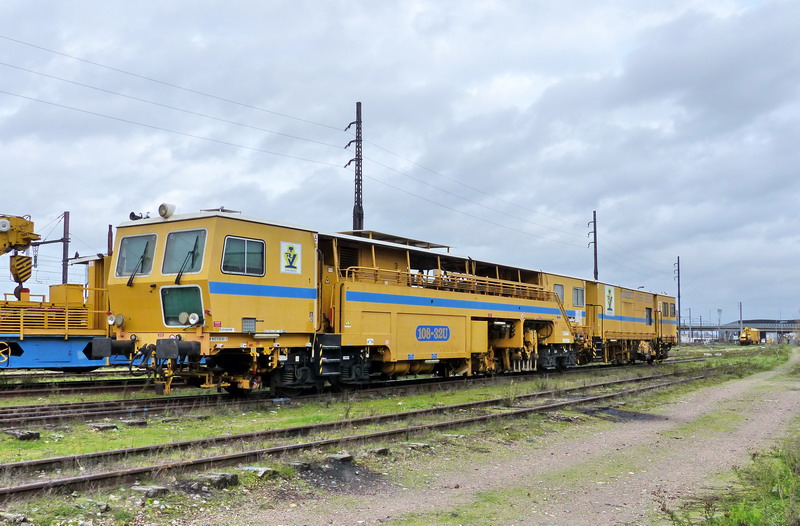 99 87 9 122 503-5 Type 108 32 U (3).jpg