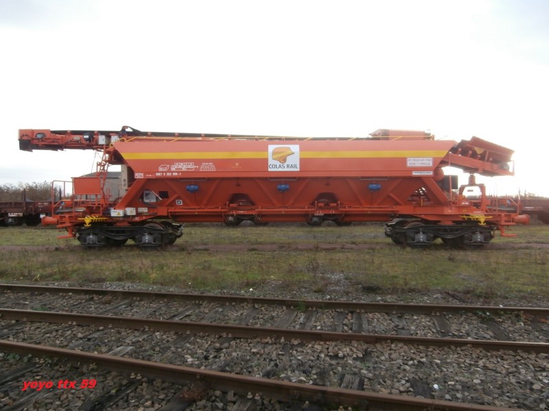 TT 99 87 9 352 606-7 Colas=3.JPG