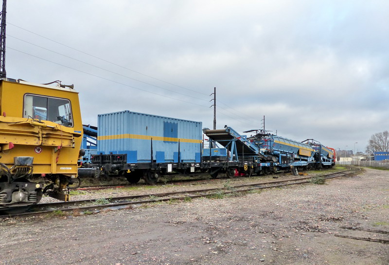 (4) 99 87 9 352 533-3 VAD 85 PSE.jpg