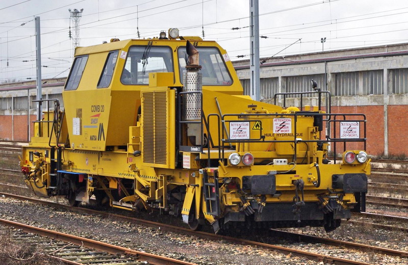 99 87 9 128 055-0  Combi 20 n°20005 (2012-11-26 gare de St Quentin 02) SNCF-AM ex 9.353 (1).jpg