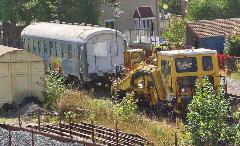 80 87 979 2 621-5 Uas H80 0 SNCF-AM (2012-09-29 gare de Tergnier) + 08-16 GS - 99 87 9 222 012-6 SNCF-AM (4).jpg