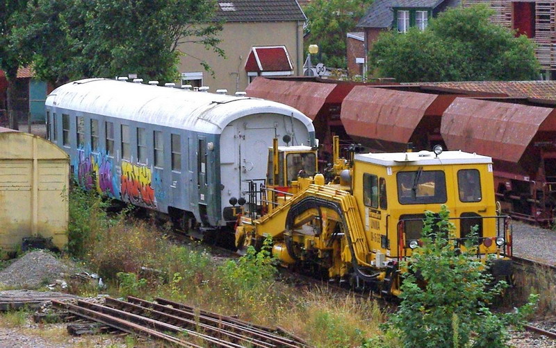 80 87 979 2 621-5 Uas H80 0 SNCF-AM (2012-09-29 gare de Tergnier) + 08-16 GS - 99 87 9 222 012-6 SNCF-AM (1).jpg