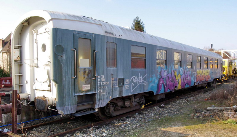 80 87 979 2 621-5 Uas H80 0 SNCF-AM (2013-02-20 gare de Tergnier) + 08-16 GS - 99 87 9 222 012-6 SNCF-AM (9).jpg