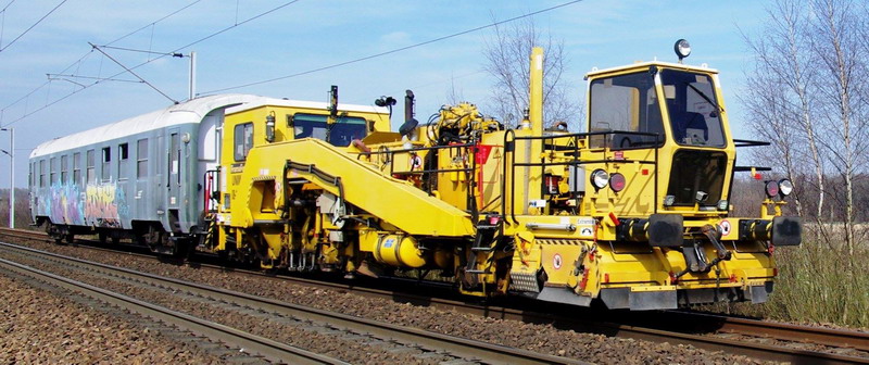 80 87 979 2 621-5 Uas H80 0 SNCF-AM (2015-03-13 entre St Quentin et Tergnier 02) + 08-16 GS - 99 87 9 222 012-6 SNCF-AM (1).jpg