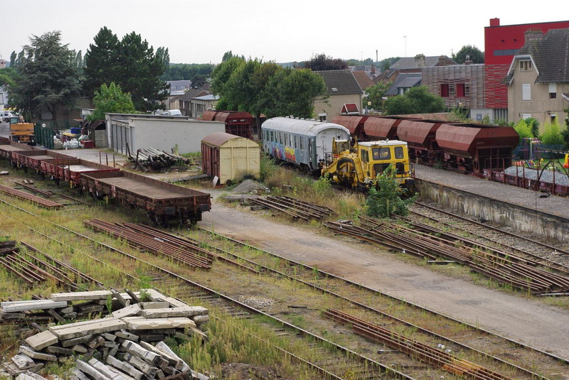 99 87 9 222 012-6 (2012-09-29 gare de Tergnier) Unima 08-16 GS - SNCF-AM ex 7.412 (4).jpg