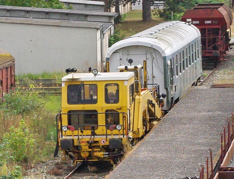 99 87 9 222 012-6 (2012-09-29 gare de Tergnier) Unima 08-16 GS - SNCF-AM ex 7.412 (3).jpg