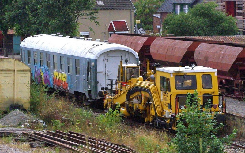 99 87 9 222 012-6 (2012-09-29 gare de Tergnier) Unima 08-16 GS - SNCF-AM ex 7.412 (1).jpg