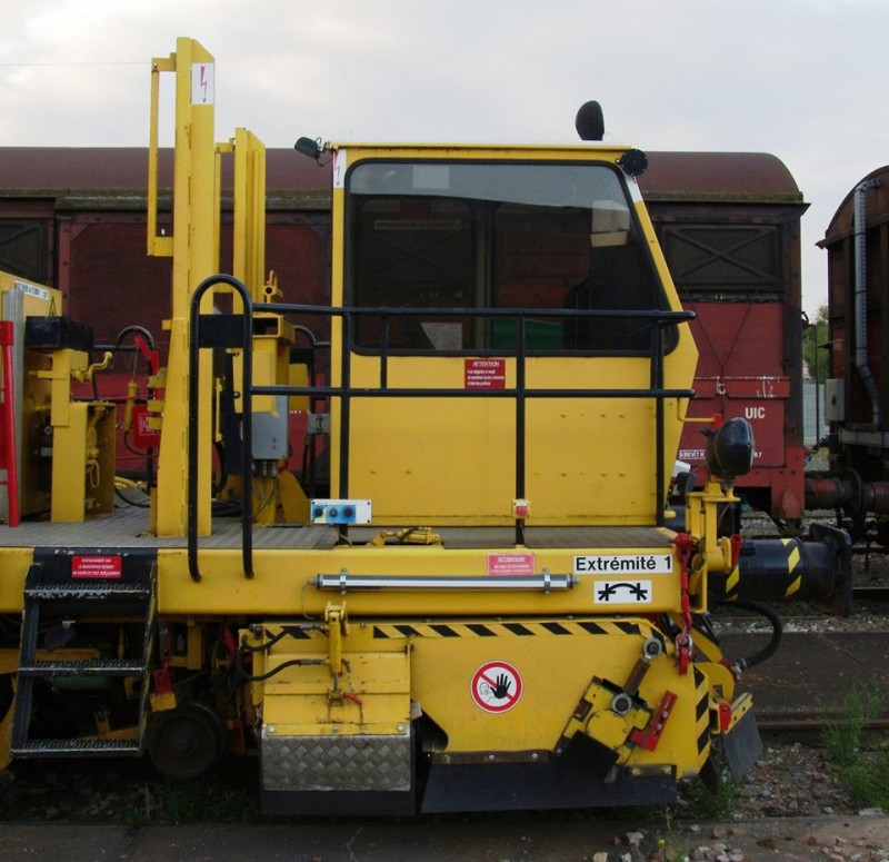 99 87 9 222 012-6 (2013-09-22 gare de Saint Quentin) Unima 08-16 GS - SNCF-AM ex 7.412 (8).jpg